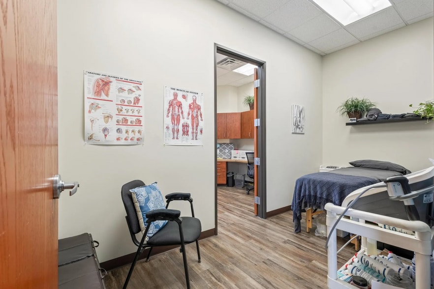 More Photos Of 16515 S 40th St, Phoenix Office For Sale