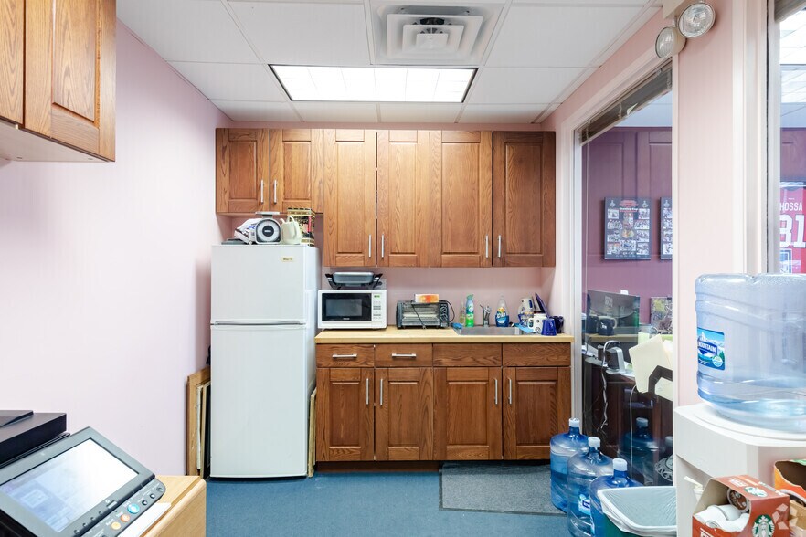 More Photos Of 799 Roosevelt Rd, Glen Ellyn Office For Lease