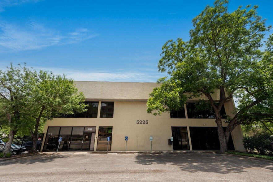 More Photos Of 5225 N Lamar Blvd, Austin Office For Sale