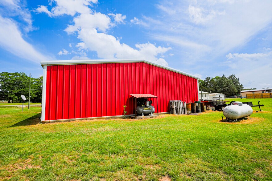 More Photos Of 1111 Mount Tabor Rd, Hartselle Showroom For Sale