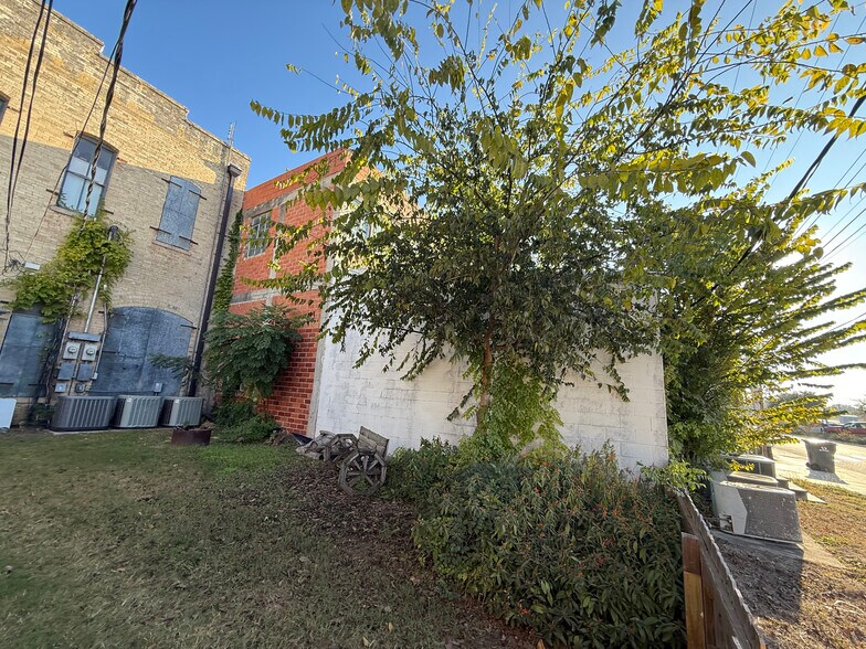More Photos Of 119 E Main St, Cuero General Retail For Sale