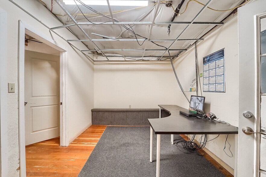 More Photos Of 611 2nd Ave, Longmont Showroom For Sale