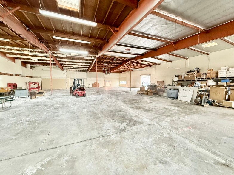 More Photos Of 13902 West St, Garden Grove Warehouse For Lease