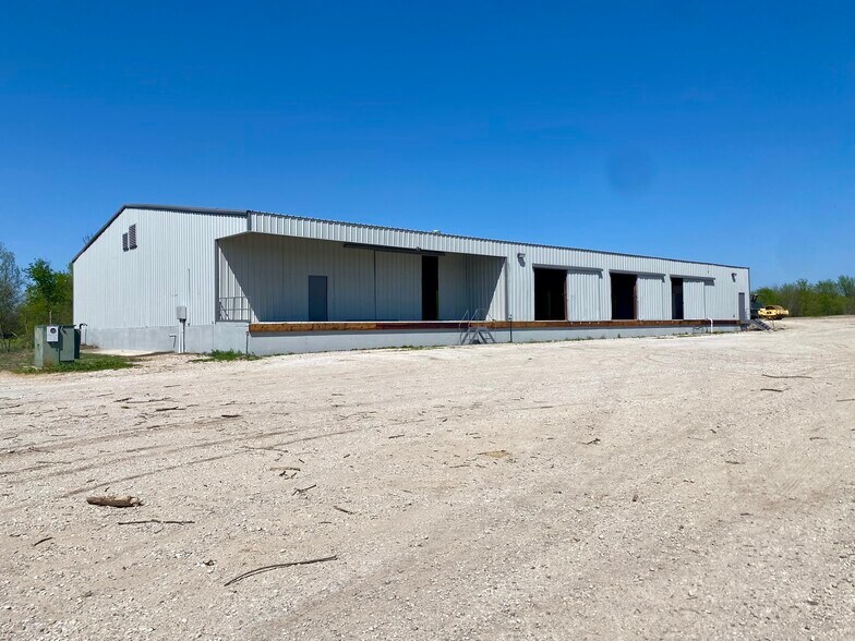 More Photos Of 1401 E Highway 82, Gainesville Industrial For Lease