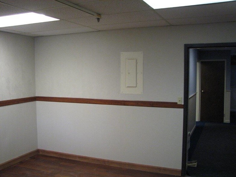 More Photos Of 23 Stiles Rd, Salem Medical For Sale