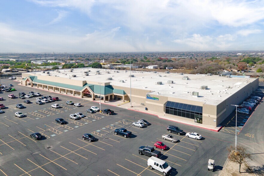 More Photos Of 11711 IH 35 N, San Antonio Office For Lease