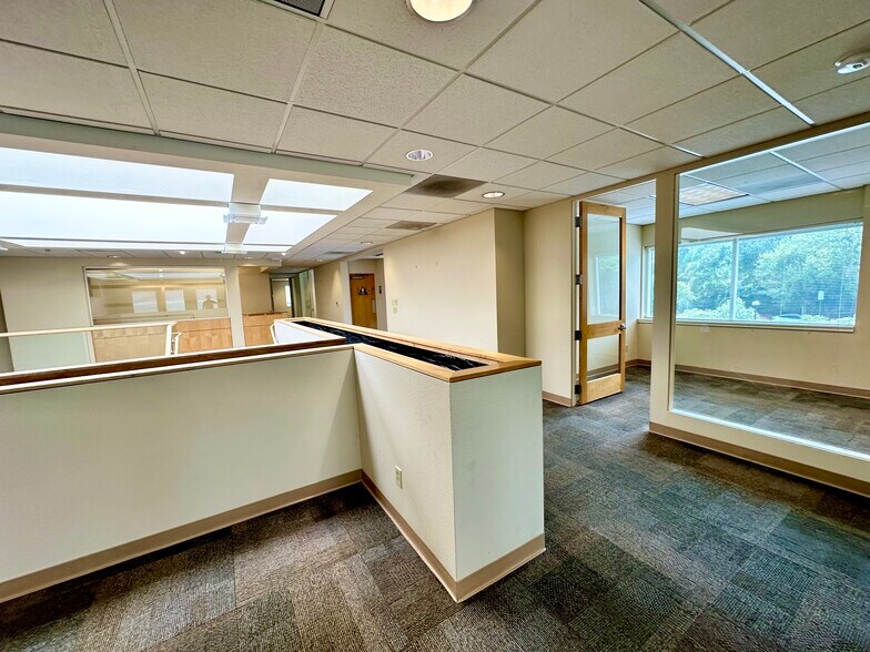 More Photos Of 511 Sir Francis Drake Blvd, Greenbrae Office For Lease