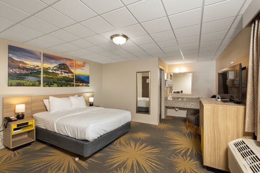 More Photos Of 109 16th St, Wheatland Hotel For Sale