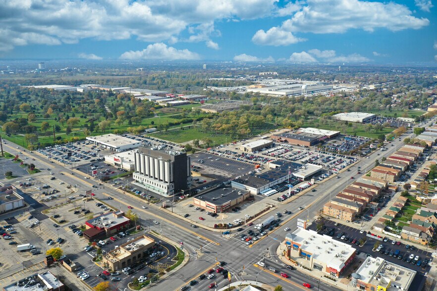 More Photos Of 7200 W Cermak Rd, North Riverside Drugstore For Lease