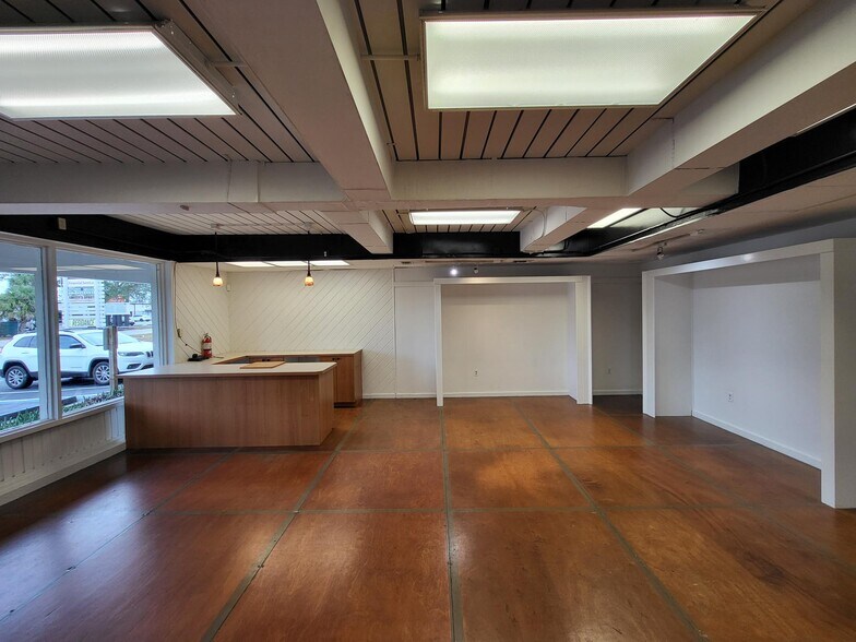 More Photos Of 1930 Park Meadows Dr, Fort Myers Office For Lease