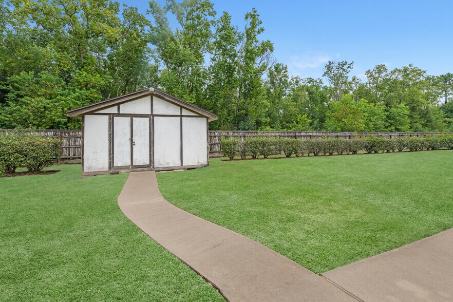 More Photos Of 7315 Pine St, Manvel Industrial For Sale