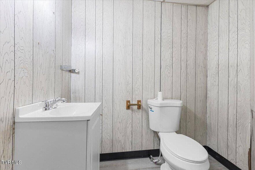 More Photos Of 1032 E Center St, Kingsport Freestanding For Sale