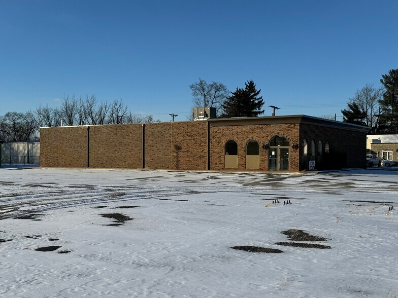 More Photos Of 1657 Cassopolis St, Elkhart Freestanding For Lease