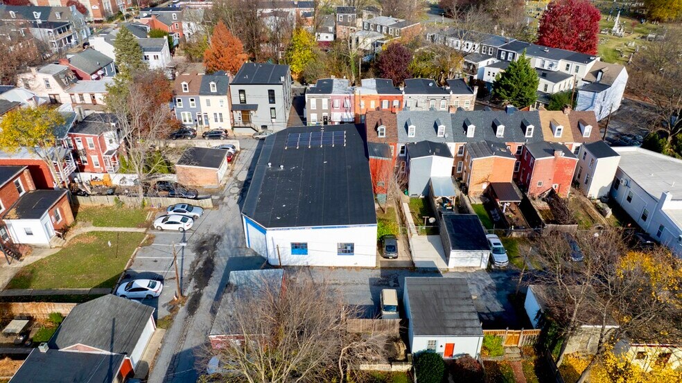 More Photos Of 218 E Madison St, Lancaster Distribution For Sale