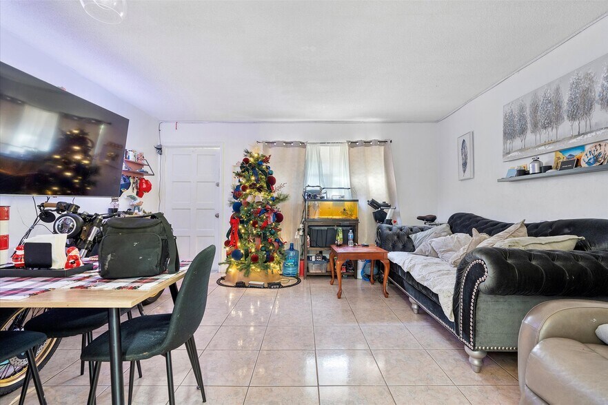 More Photos Of 701 NE 8th St, Hallandale Beach Apartments For Sale