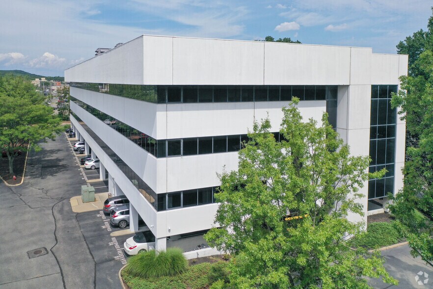 More Photos Of 200 Broadhollow Rd, Melville Office For Lease