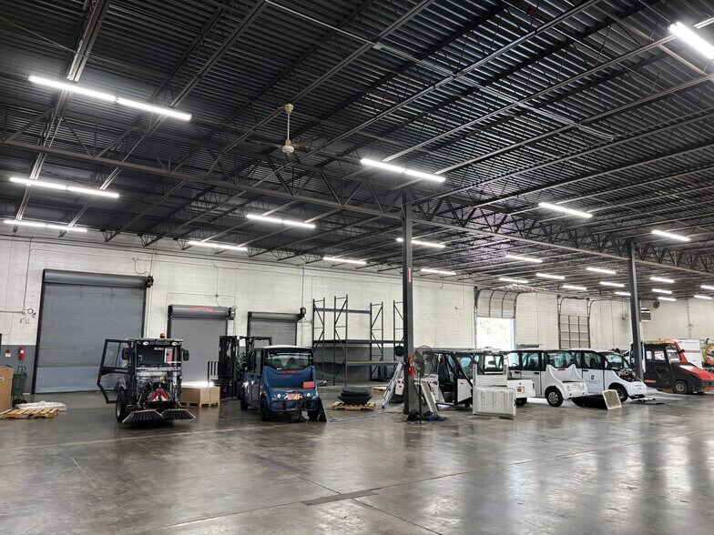 More Photos Of 4315 Taggart Creek Rd, Charlotte Warehouse For Sale