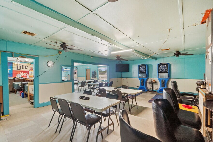 More Photos Of 12605 Highway 6, Santa Fe Bar For Sale