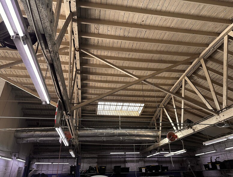 More Photos Of 1925 Wilcox Ave, Los Angeles Auto Repair For Lease