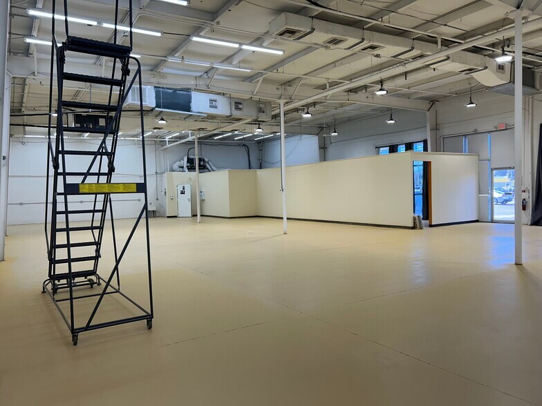 More Photos Of 7400 US Highway 19, New Port Richey Storefront For Lease