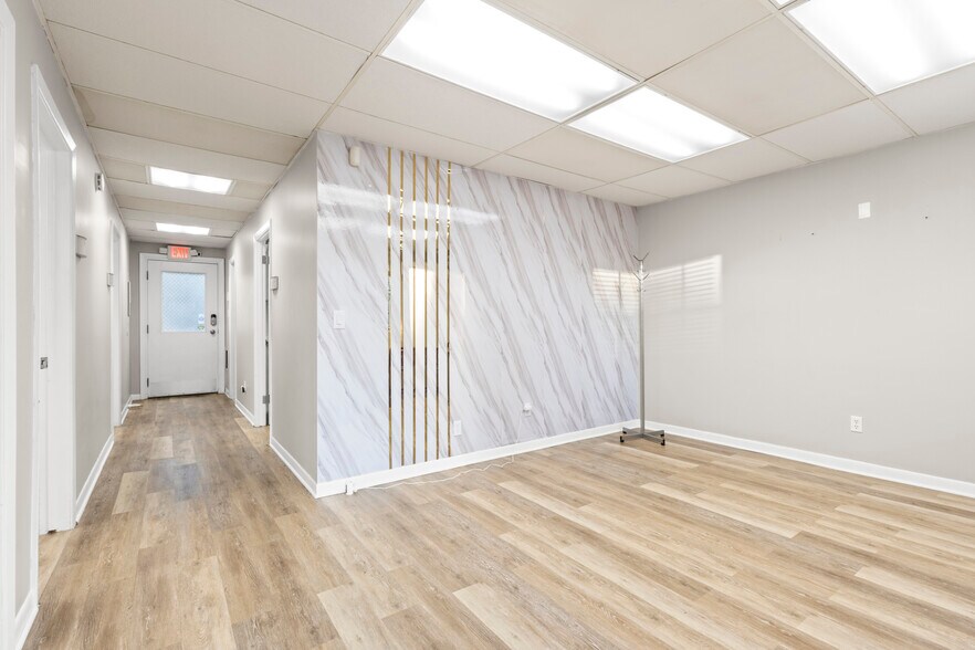 More Photos Of 404 Smithfield Ave, Pawtucket Office For Sale