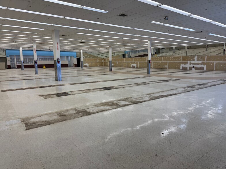 More Photos Of 14-22 McGrath Hwy, Somerville General Retail For Lease