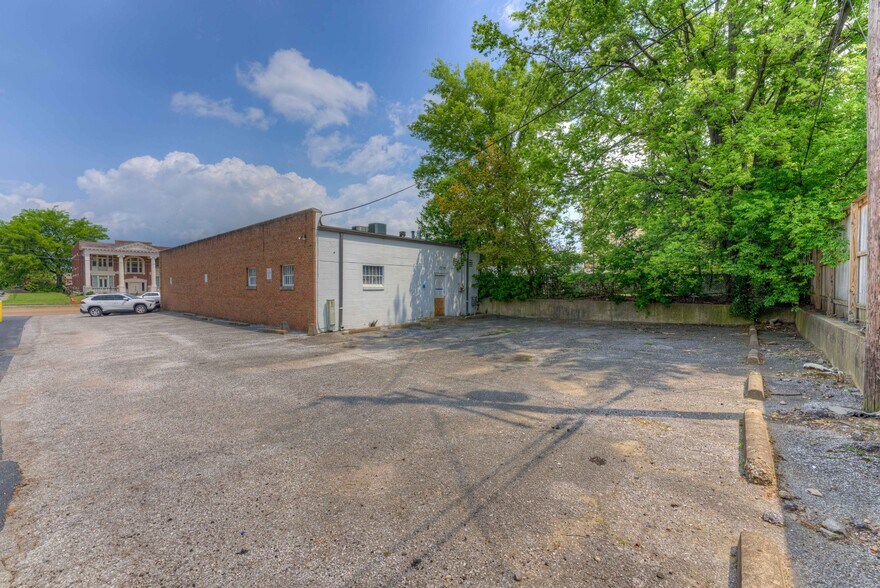 More Photos Of 1461 Madison Ave, Memphis Freestanding For Sale