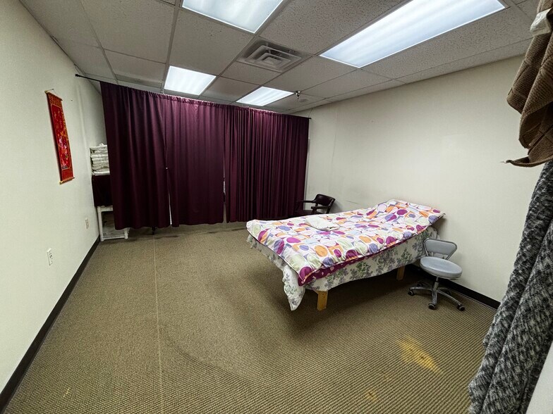 More Photos Of 5110-5118 S 108th St, Hales Corners Unknown For Lease