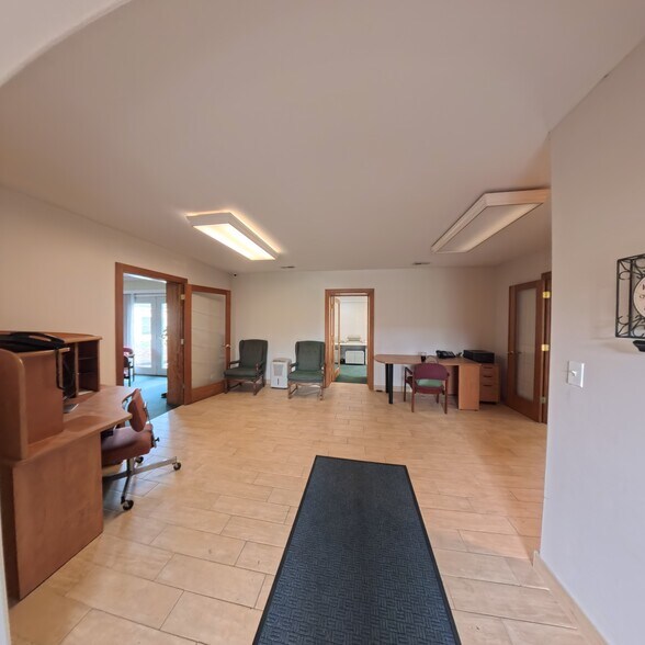 More Photos Of 805 E Palatine Rd, Palatine Office For Sale