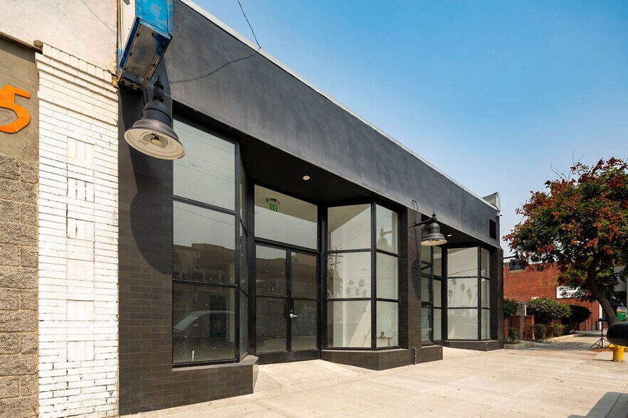 More Photos Of 2131 W Jefferson Blvd, Los Angeles Office For Lease