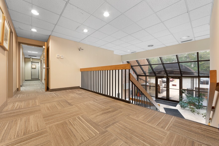 More Photos Of 8748 Brecksville Rd, Brecksville Office For Lease