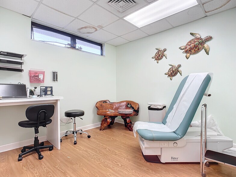 More Photos Of 405 Downing St, New Smyrna Beach Medical For Sale