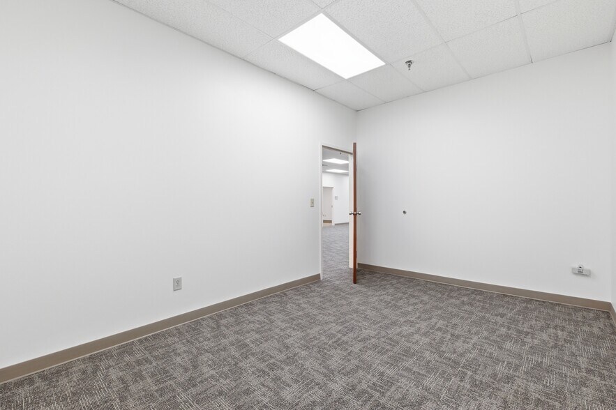 More Photos Of 104-176 Cude Ln, Madison Medical For Lease