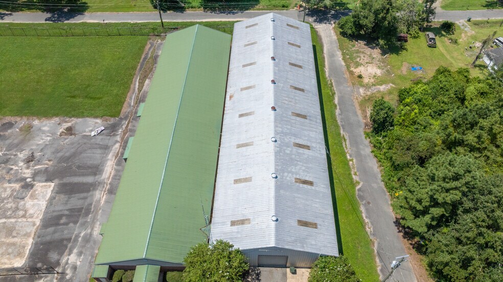 More Photos Of 510 N Walker St, Quitman Light Manufacturing For Sale