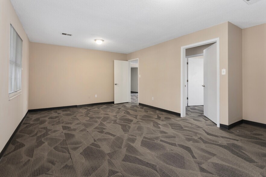 More Photos Of 8101 Shawnee Mission Pky, Shawnee Mission Medical For Lease