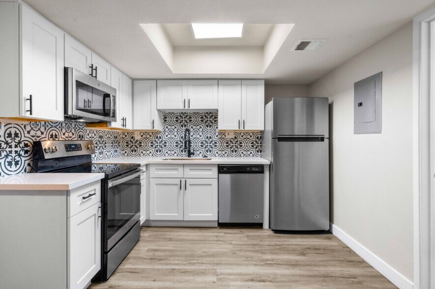 More Photos Of 2930 N 52nd St, Phoenix Apartments For Sale