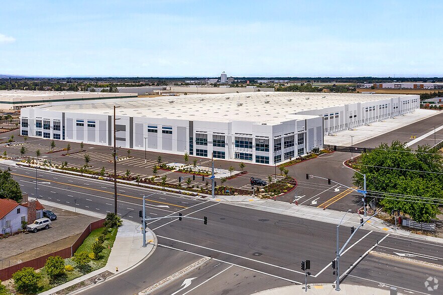 More Photos Of 1207 E Grant Line Rd, Tracy Distribution For Lease