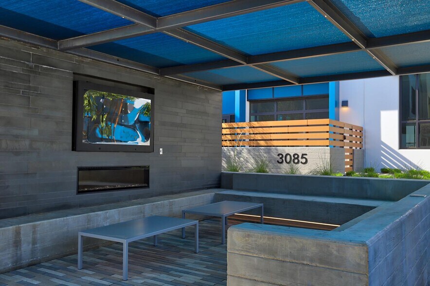 More Photos Of 3085 N Hollywood Way, Burbank Loft Creative Space For Lease
