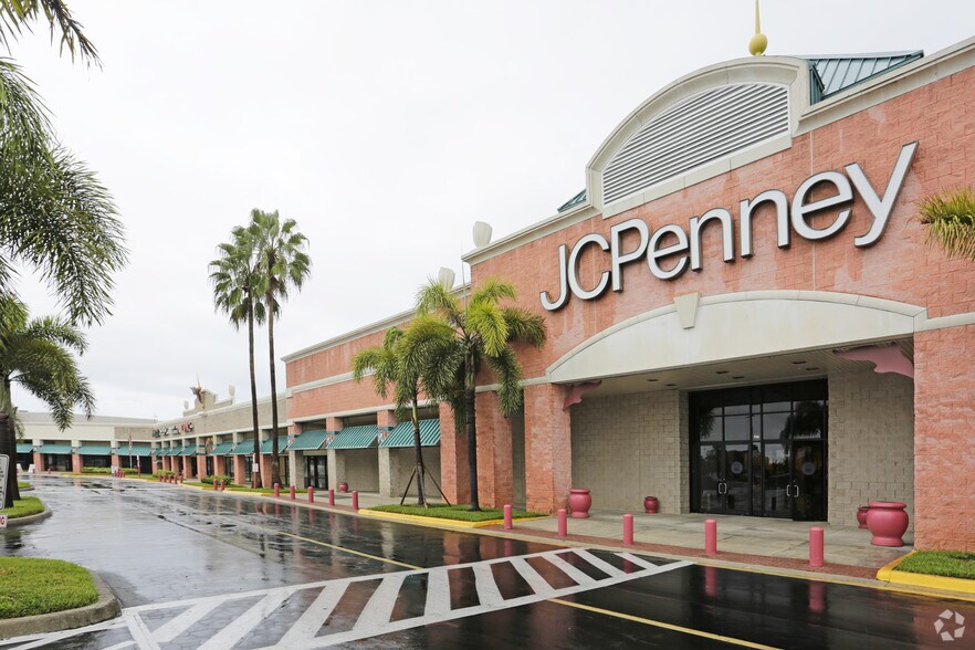 More Photos Of 2301 Del Prado Blvd S, Cape Coral General Retail For Lease