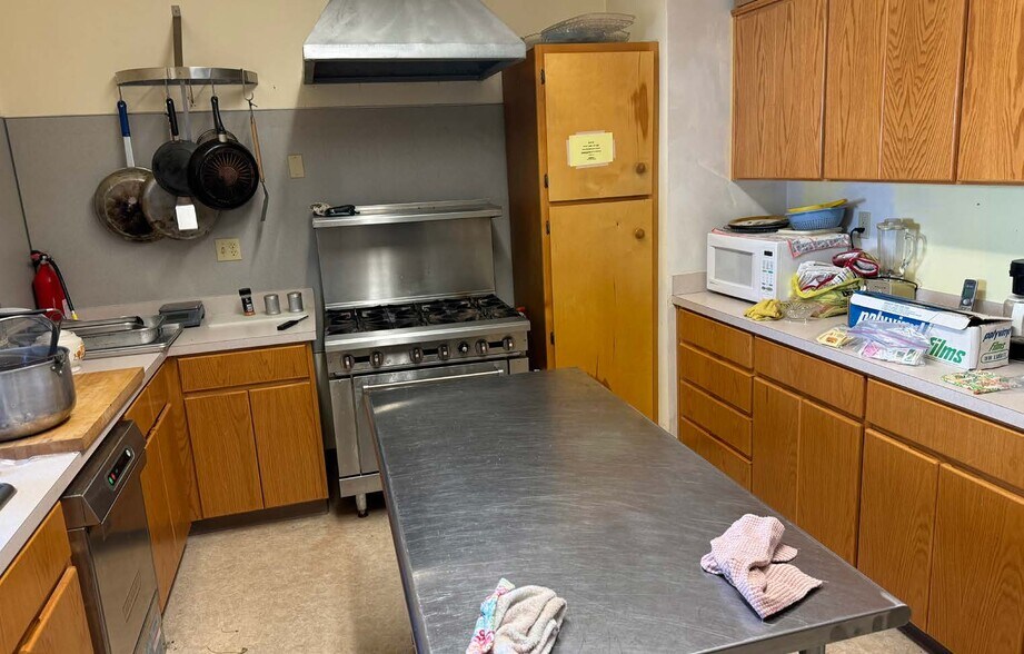 More Photos Of 240 NW Washington St, Sheridan Lodge Meeting Hall For Sale