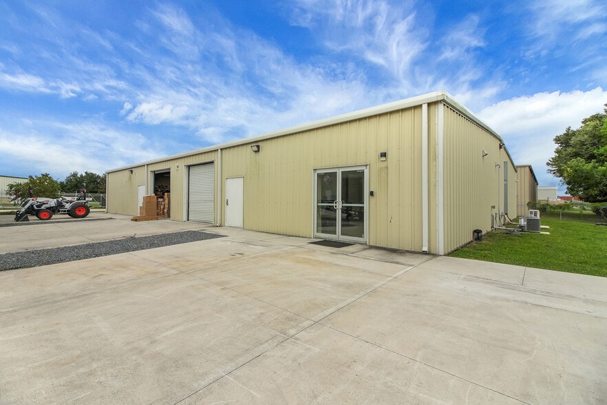 More Photos Of 1818 Greenleaf Ln, Leesburg Warehouse For Sale