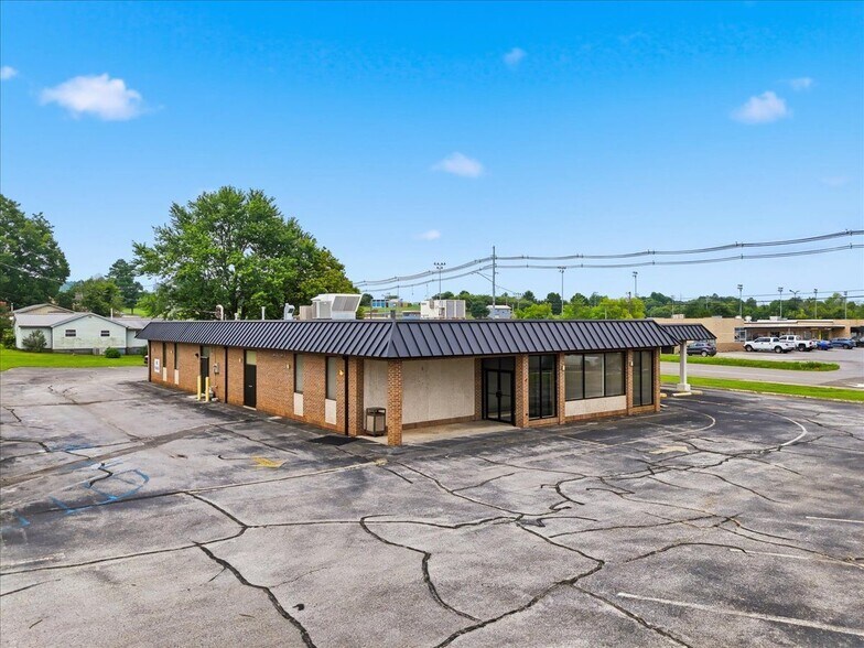 More Photos Of 502 E North St, Sweetwater Loft Creative Space For Lease