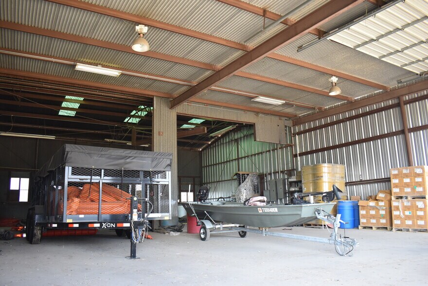 More Photos Of 204 Pr Cardinal Ln, Jourdanton Warehouse For Lease