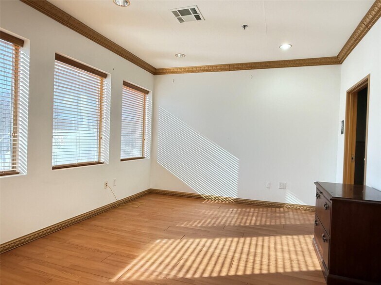 More Photos Of 5208 Village Creek Dr, Plano Office For Sale