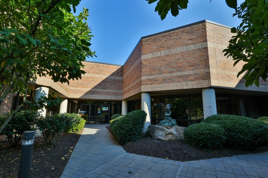 More Photos Of 1525 Valley Center Pky, Bethlehem Unknown For Lease