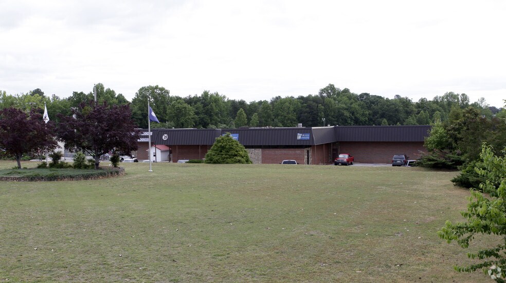 More Photos Of 317 S Buncombe Rd, Greer Warehouse For Lease