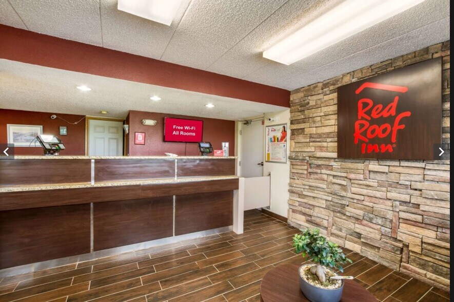 More Photos Of 966 S Outer Dr, Saginaw Hotel For Sale