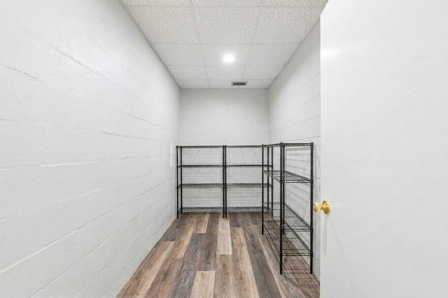 More Photos Of 224 E Broad St, Winder Medical For Sale