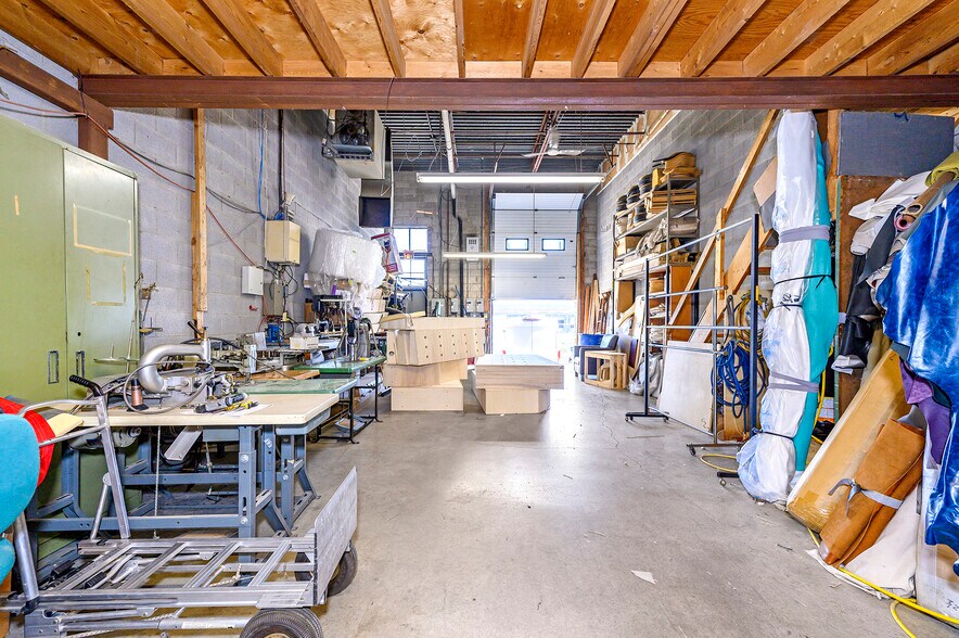 More Photos Of 7171 Torbram Rd, Mississauga Showroom For Sale