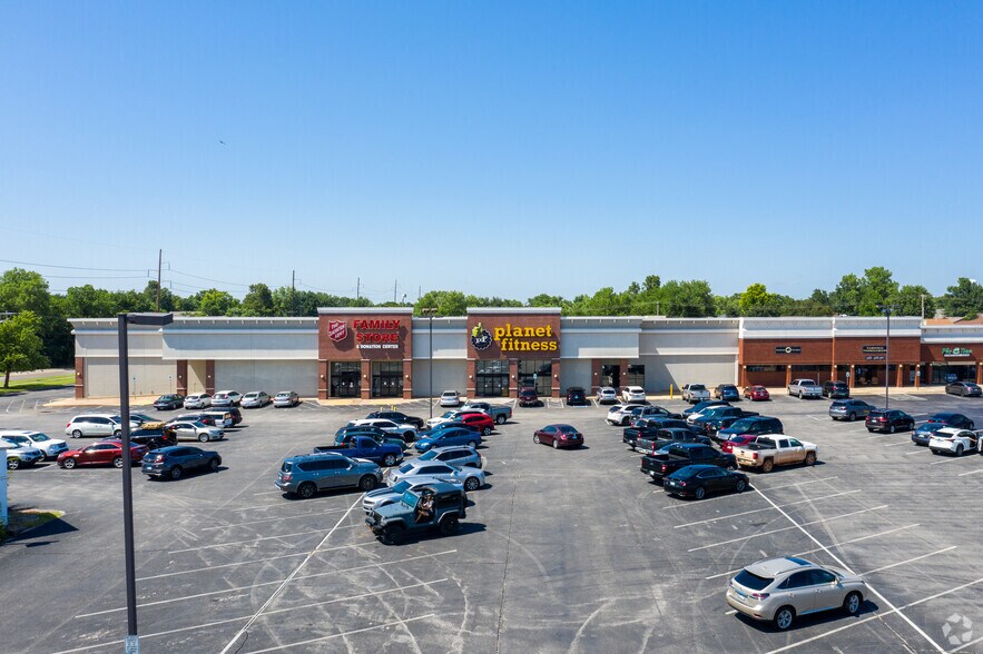 More Photos Of 200-230 S Santa Fe Ave, Edmond Unknown For Lease